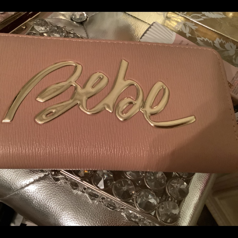Beautiful Bebe wallet gorgeous!
